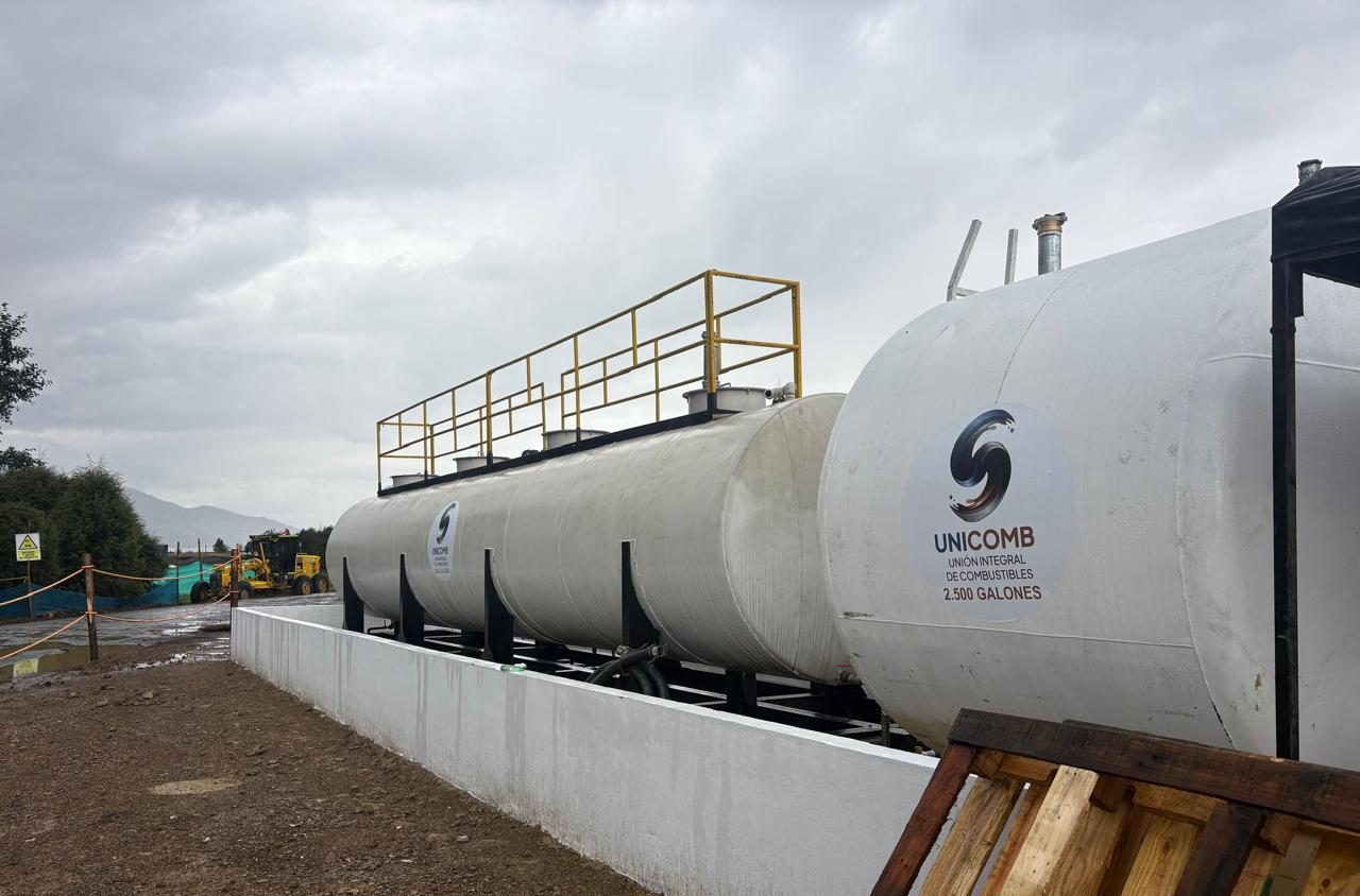 Tanque de almacenamiento Unicomb instalado en planta de cliente
